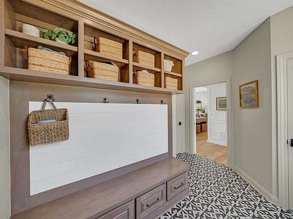 4th image of 32667 Westwood Ln