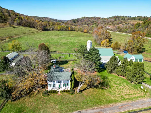 1453 Jackson Furnace Rd #35AC, Oak Hill, OH 45656