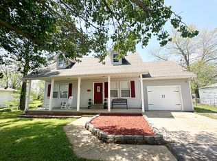 1213 N Darrell St, Mountain Grove, MO 65711