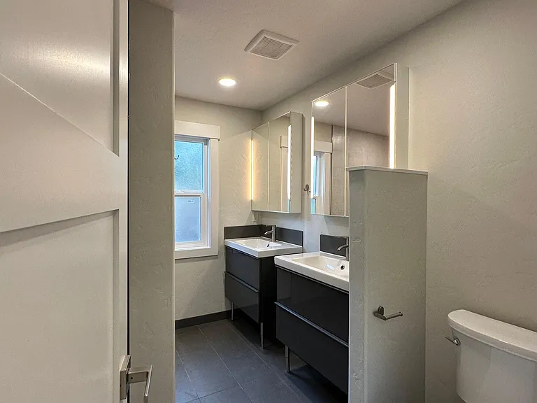 624 NE Olney Ave — Photo 25