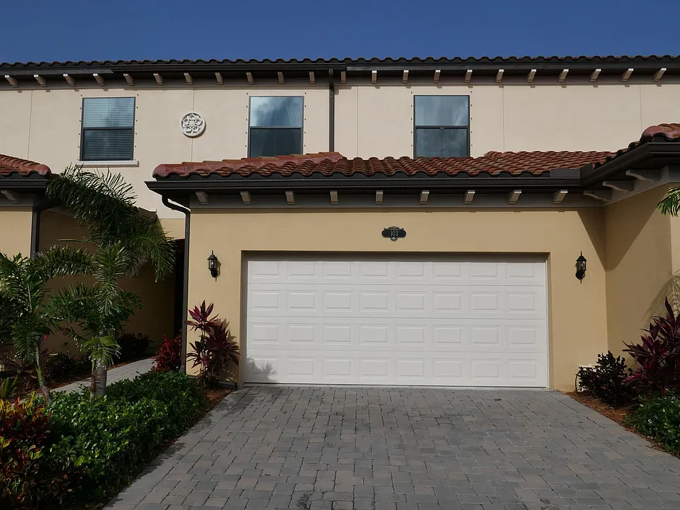 740 Lanai Cir #103