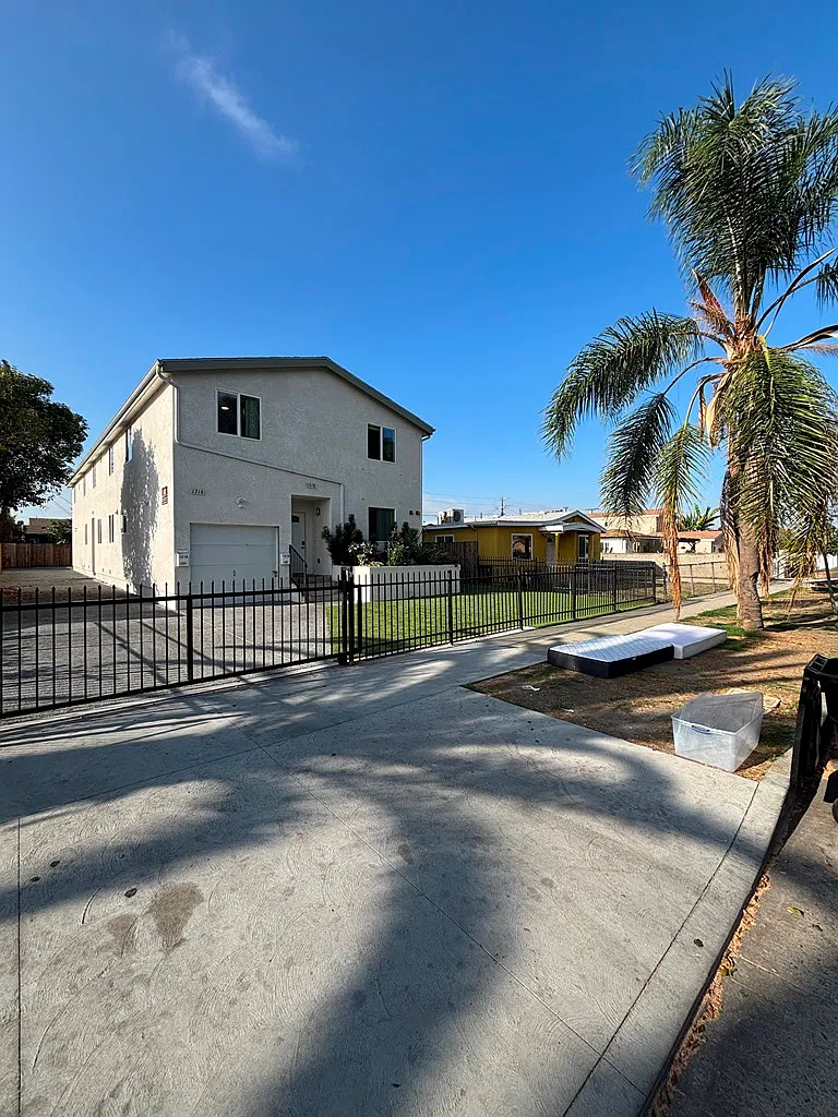 6 bed, 1941 sqft, $4,500 — Photo 1