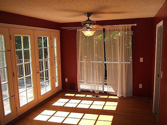 dining room w/French doors to deck