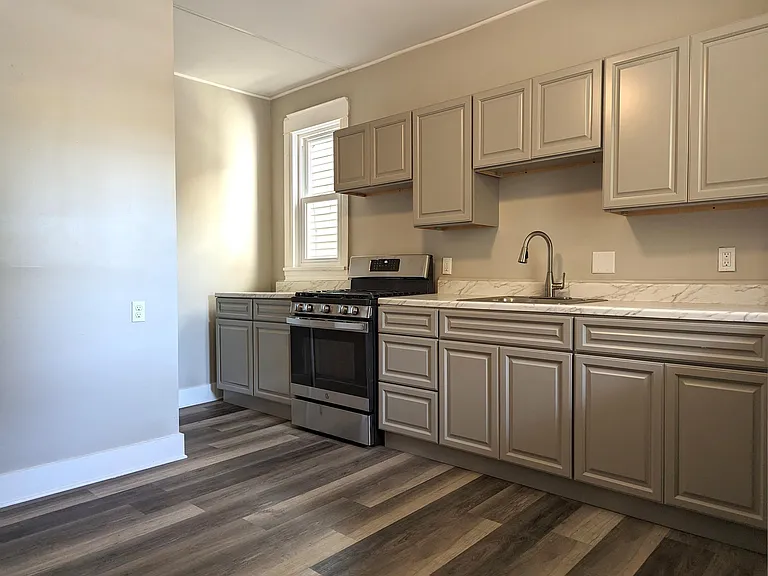 460 Delaware Ave #1 — Photo 16