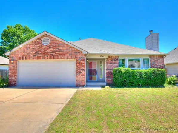 1701 S Narcissus Pl, Broken Arrow, OK 74012