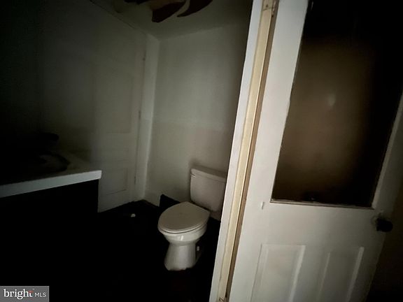 4th image of 146 Polk St