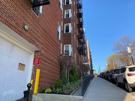 2nd image of 36 Hamilton Ave APT 6G