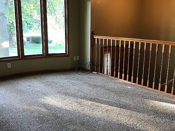 Upper level family room 