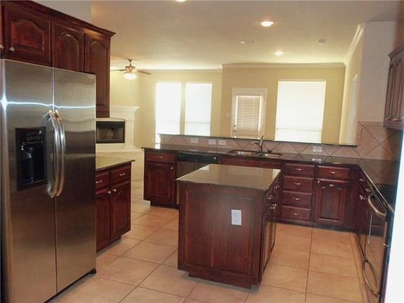 5th image of 3225 Hornbeam St