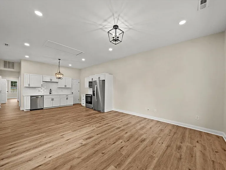 422 5th Ave #MAIN — Photo 2