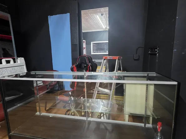 958 Summit Avenue image 5 of 6