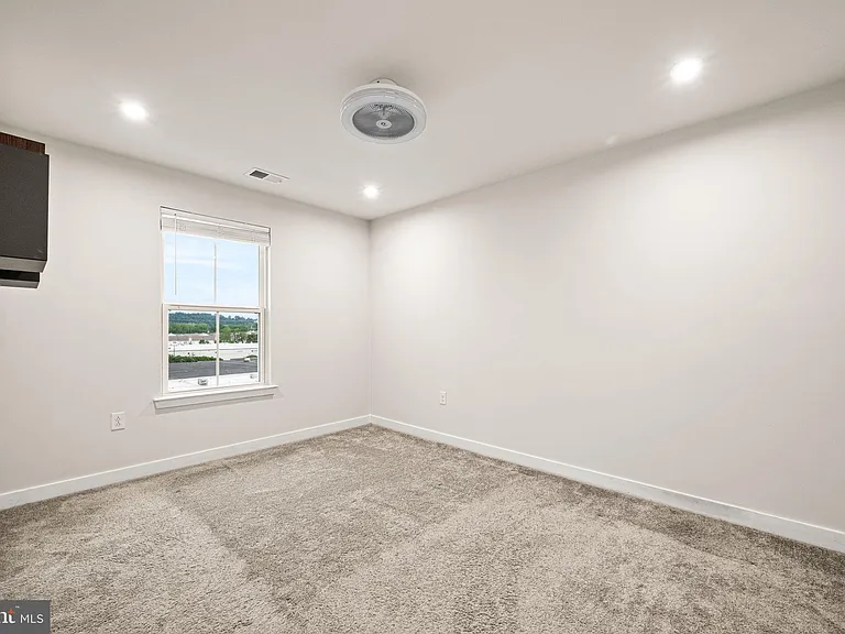 220 Chase Dr — Photo 26