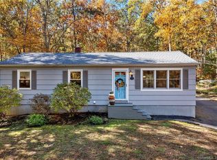 10 Lois Ln, Guilford, CT 06437