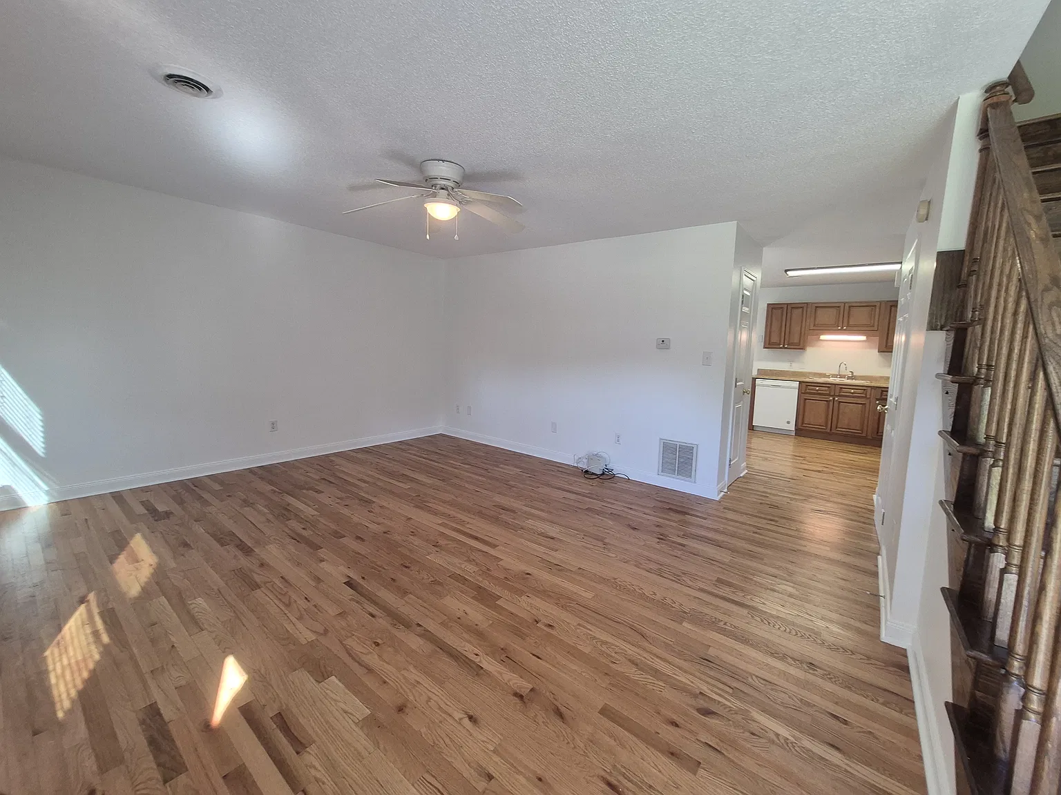 2 bed, 1.5 bath, 1100 sqft, $1,100 — Photo 3