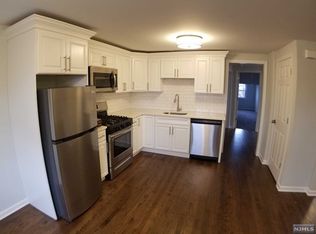 21 1st St #2, Lodi, NJ 07644