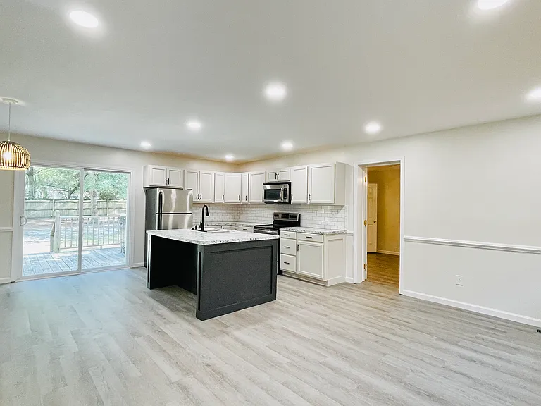 909 Meadow Dr — Photo 5