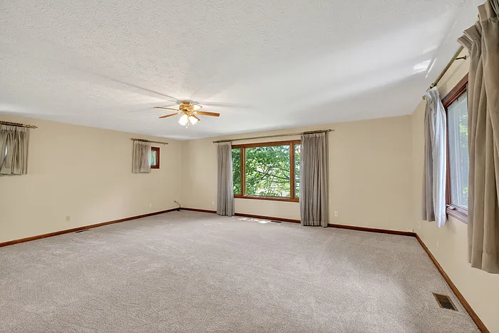 4631 Graceland Ave — Photo 23