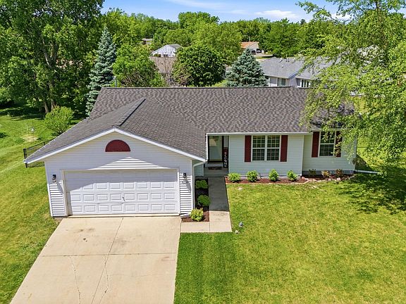 4th image of 626 Meadowview Ln