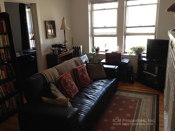 3rd image of 2612 W Gunnison St