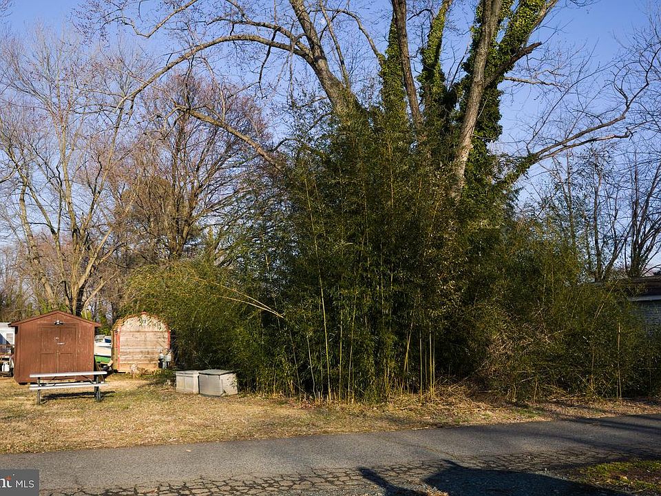 2nd image of 209 Ponca Ln #3