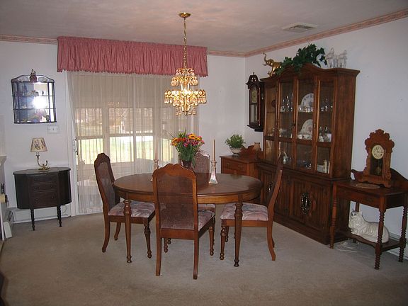 Dining Area leading to Enclosed Patio