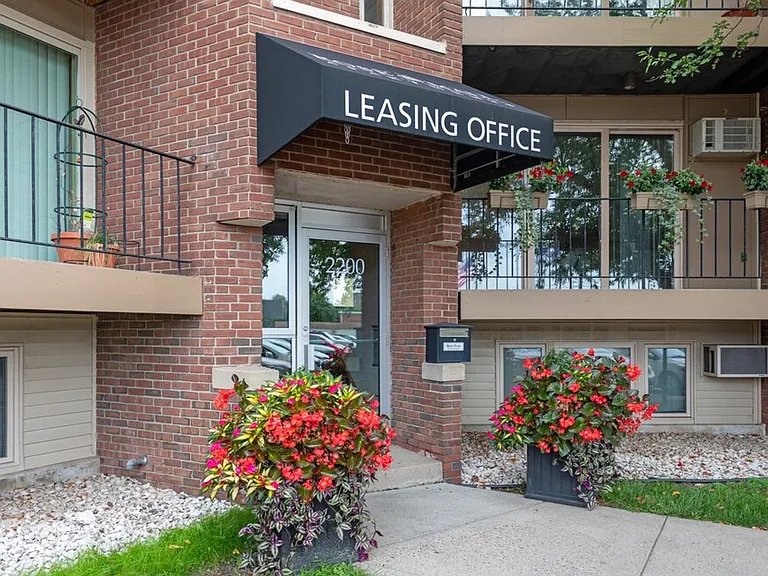 Rose Mall Apartments — Photo 10