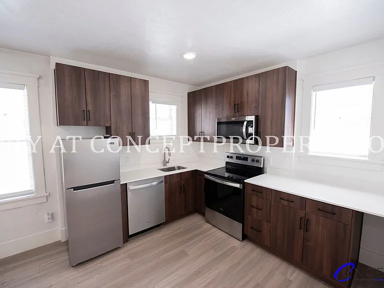 Clairmont — Photo 61