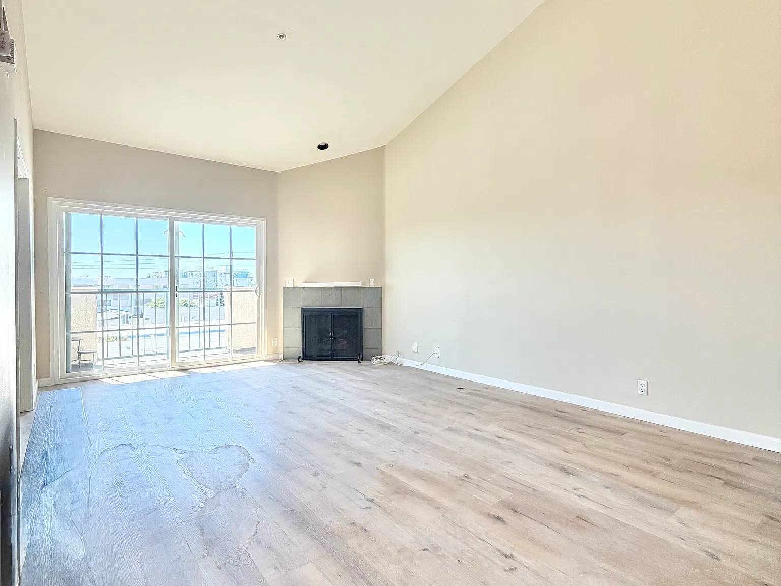 3 bed, 1200 sqft, $5,000 — Photo 2