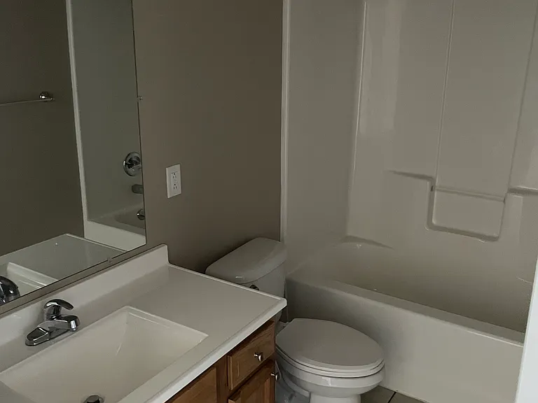 207 E 5th St #B — Photo 5