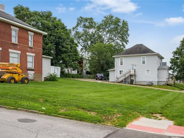 1102 Gaston Ave, Cambridge, OH 43725