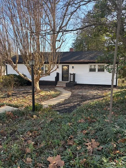 3 bed, 1.5 bath, 1154 sqft, $2,000 — Photo 2