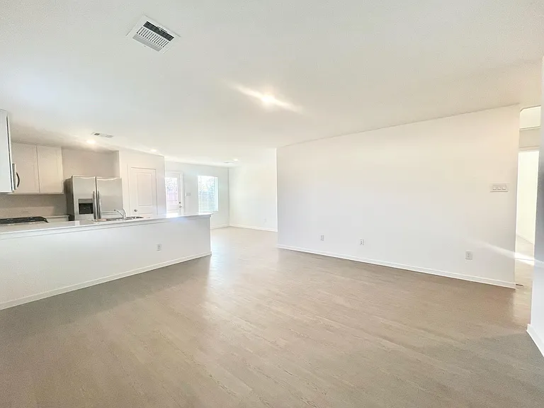 712 Zuppino Ln — Photo 13