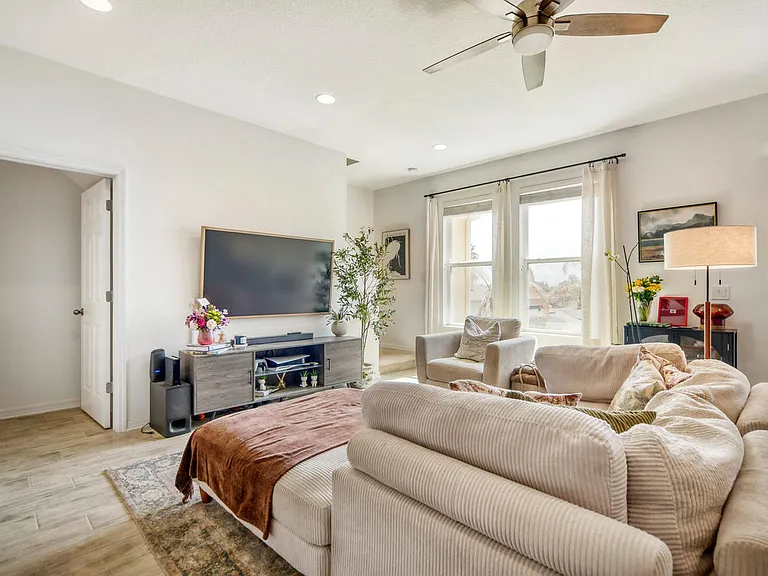 17412 Promenade Dr — Photo 2