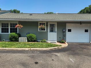 377 Woodbridge Dr UNIT B, Ridge, NY 11961