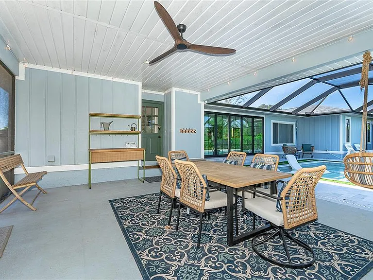 320 Anchor Row — Photo 16