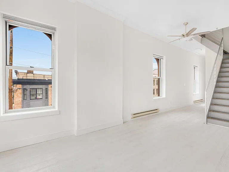 512-514 Observer Hwy #4W — Photo 2
