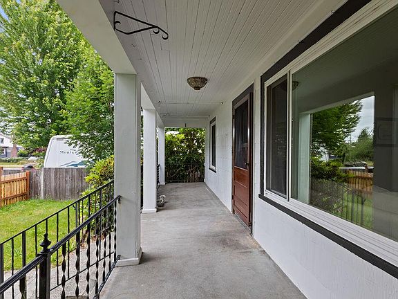 3rd image of 4607 S Park Ave