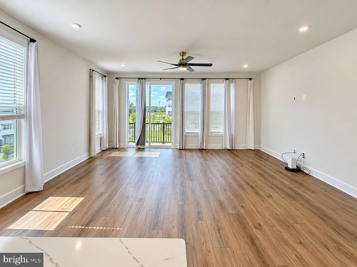 4 bed, 4.5 bath, 2649 sqft, $4,100 — Photo 4
