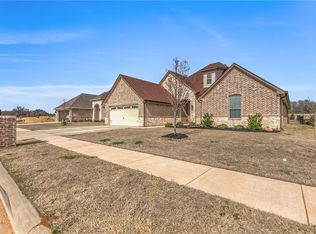 335 Paddle Boat Dr, Granbury, TX 76049