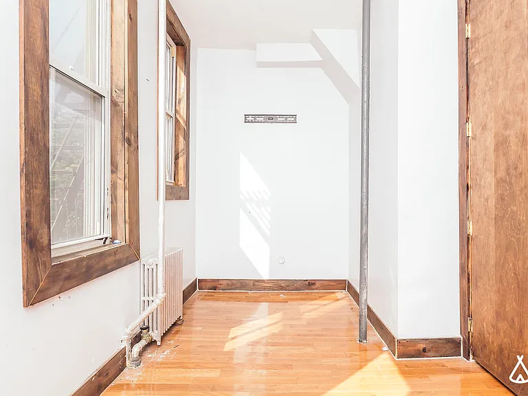 179 Stanhope St #2L — Photo 6