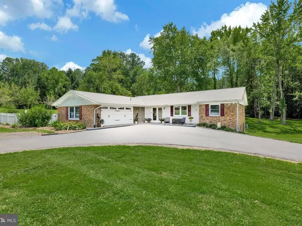 2450 Emmanuel Ct, Huntingtown, MD 20639