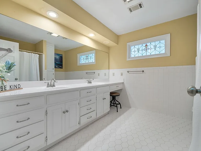 112 Leigh Cir — Photo 27