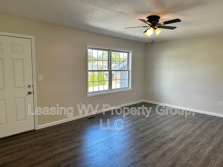 21 Bette Ln — Photo 2
