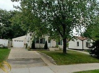 5591 Elizabeth Lake Rd, Waterford, MI 48327