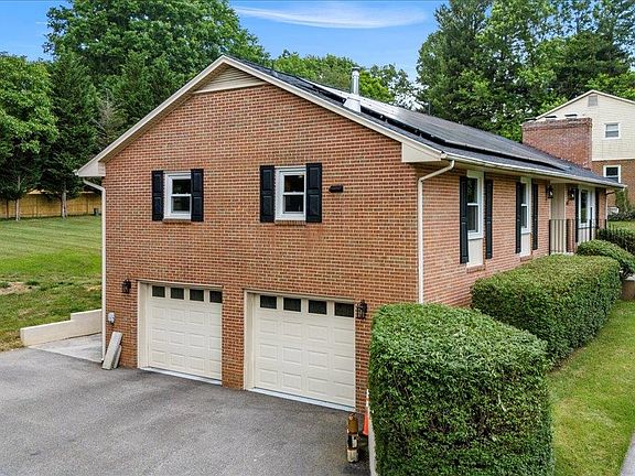 3rd image of 304 Apperson Dr