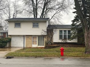 6636 Forestview Dr, Oak Forest, IL 60452