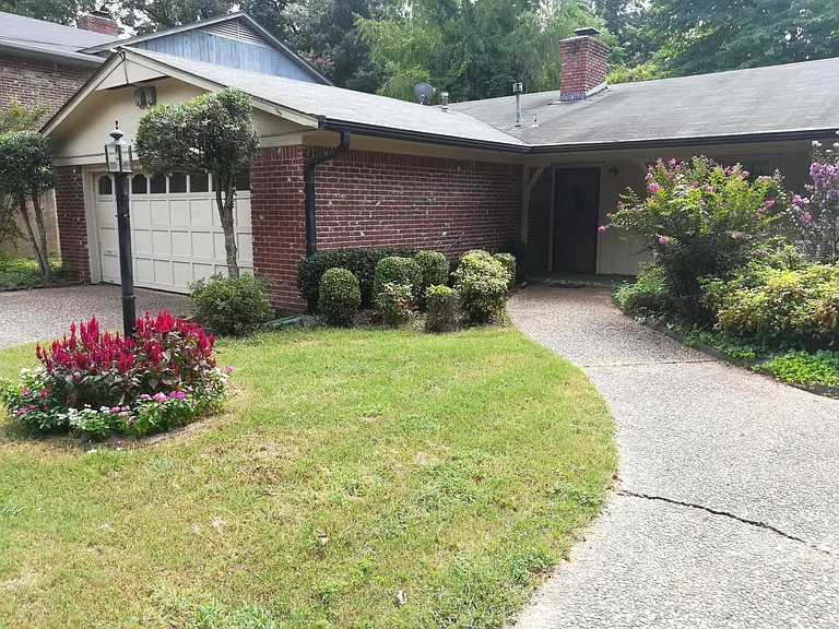 5604 Gordon Ln — Photo 1