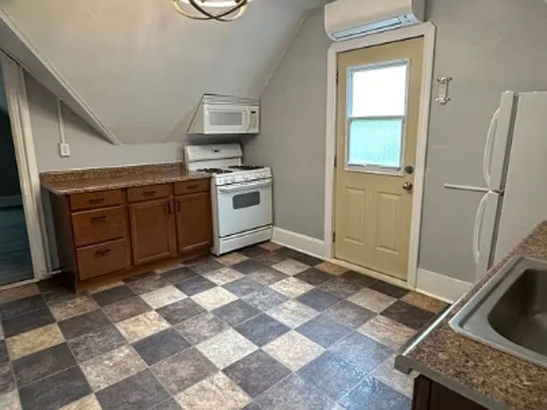 1302 Mississippi St — Photo 4