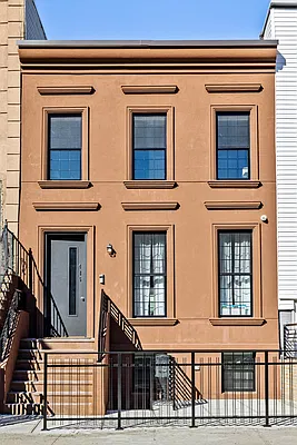 Sold by Douglas Elliman | media 24