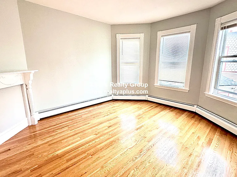 Buckley Ave — Photo 9